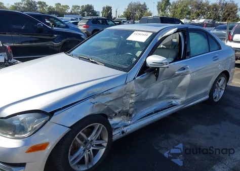 2013 Mercedes-Benz C 250 Sport из США, поврежденный, VIN WDDGF4HB9DA854436